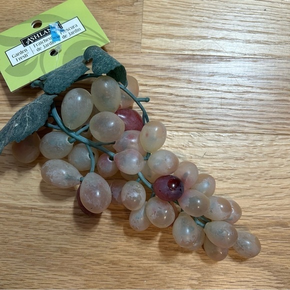 Ashland Faux Grapes Home Decor Craft Fake Bunch NEW Artificial Life Like - Picture 3 of 4